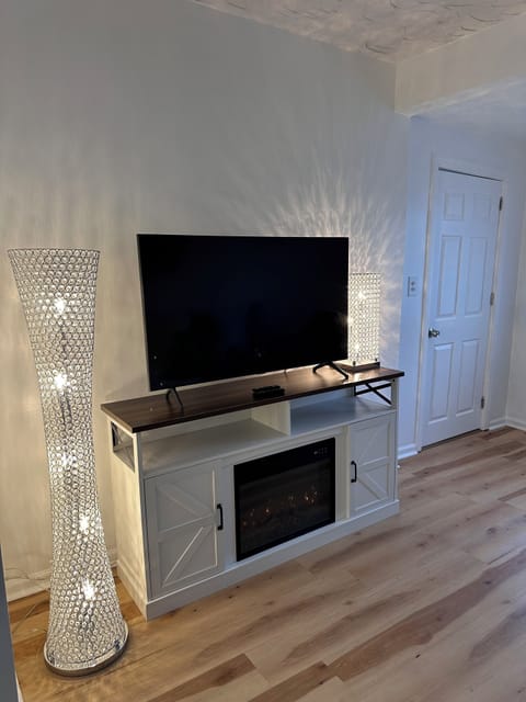 Farmhouse in the Heart of DowntownAuburn Hills House in Auburn Hills