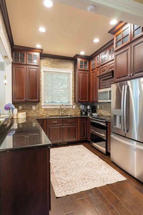 DERBY Luxury 4BR Norton Commons Sleeps 10, Upscale group stays House in Louisville