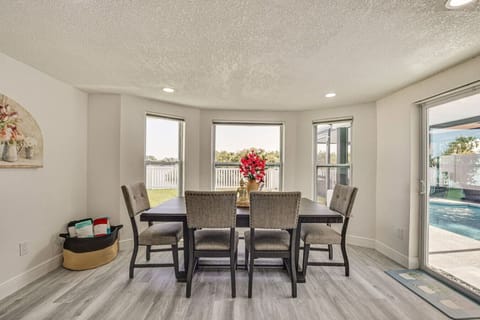 Canal‑Front Oasis w/Heated Pool Close to the Beach House in Holiday