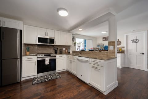 Luxe Family‑Friendly Retreat w/Heated Pool Oasis House in Holiday