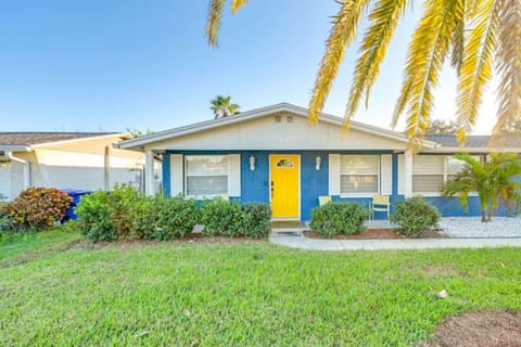 Luxe Family‑Friendly Retreat w/Heated Pool Oasis House in Holiday