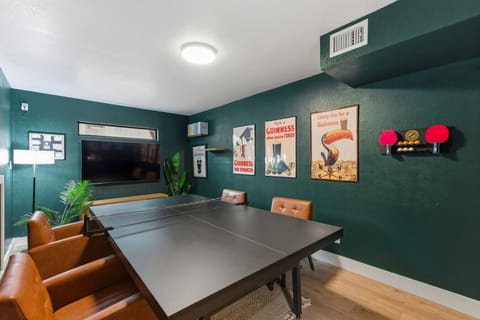 Spacious Retreat Near Downtown House in Zilker