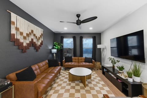 Spacious Retreat Near Downtown House in Zilker