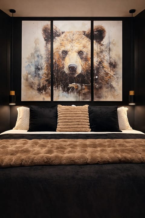 The Bear Cave Artistic Inspired Suite Apartment in Langford