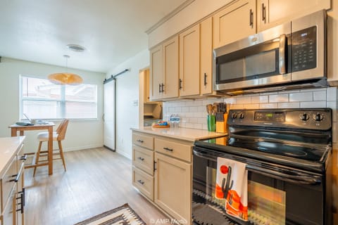 Agave Poolhouse: Texas Living, Elevated House in Abilene