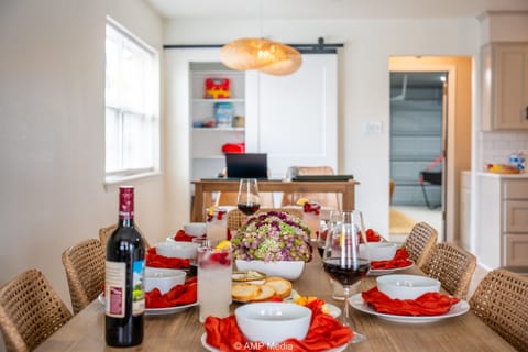 Agave Poolhouse: Texas Living, Elevated House in Abilene