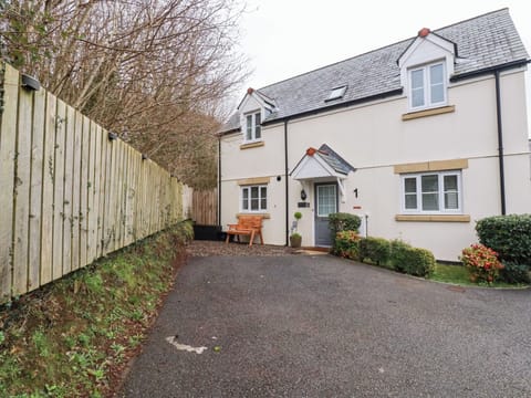 POLDAM, pet friendly, with hot tub in St Austell Cottage in Saint Austell