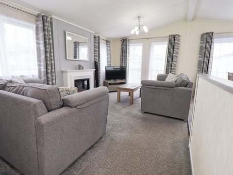 LILY'S LODGE, pet friendly, country holiday cottage in Morecambe Cottage in Morecambe