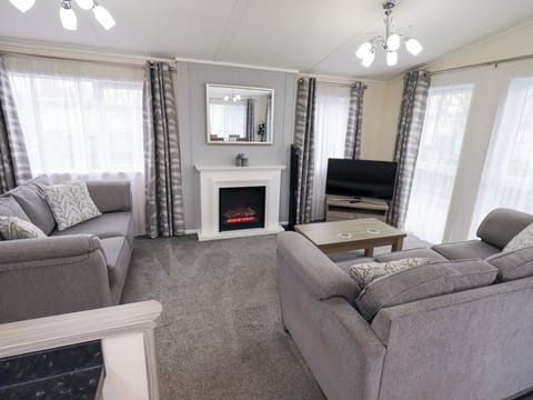 LILY'S LODGE, pet friendly, country holiday cottage in Morecambe Cottage in Morecambe
