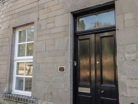 WEE FLAT in Fortrose Cottage in Scotland