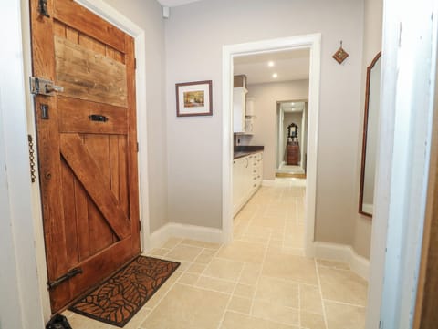 WOODLANDS HOUSE, pet friendly, luxury holiday cottage in Ringwood House in East Dorset District