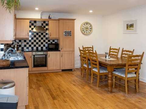 ENNISKILLEN HIDEAWAY, family friendly in Enniskillen Cottage in Enniskillen