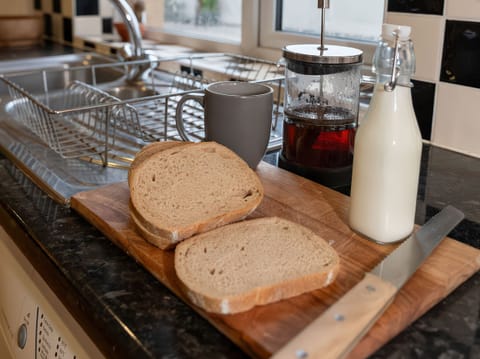 ENNISKILLEN HIDEAWAY, family friendly in Enniskillen Cottage in Enniskillen