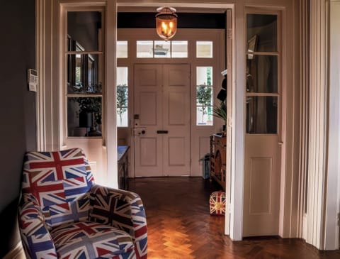 ST ANNE'S MANOR, pet friendly, luxury holiday cottage in Torquay Cottage in Torquay