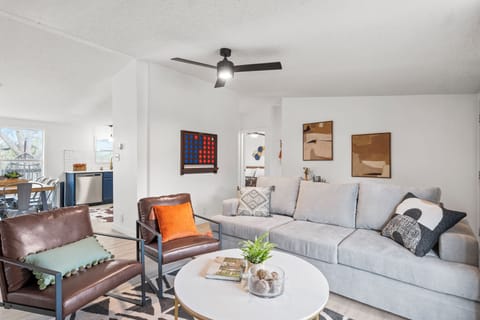 Starlight Horizon 4 Cabins + Hot Tub, Pool, Firepits, Sleeps up to 27 Cabin in Canyon Lake