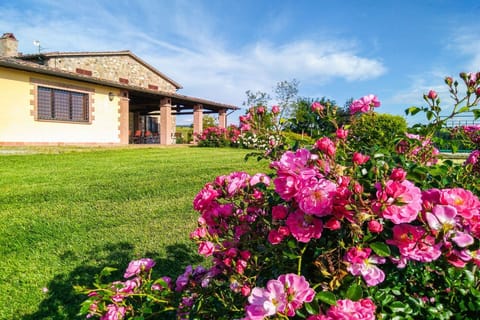 Spacious villa with private pool and panoramic views of the Umbrian hills, just 15 minutes from Todi Villa in Umbria