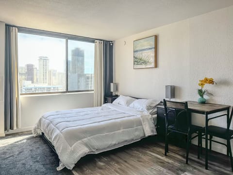 Modern Waikiki Studio-Sleeps 3-Prime Location Apartment in McCully-Moiliili