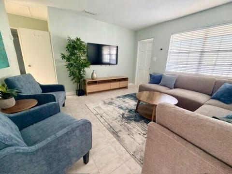 One Block from the Beach Lido Beach Palms 5 Apartment in Lido Key