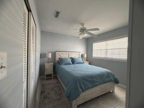 One Block from the Beach Lido Beach Palms 5 Apartment in Lido Key