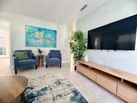 One Block from the Beach Lido Beach Palms 5 Apartment in Lido Key