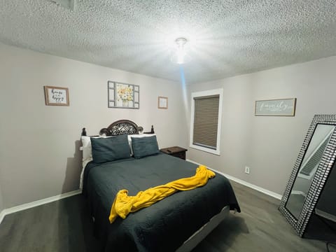 3/bed, Office/flex room in Quiet, centrally, located area . Close to everything! House in Pensacola