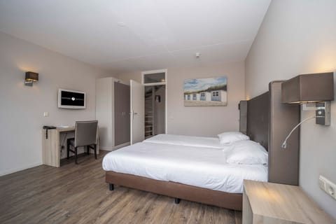 Unit with 2 Twin size beds