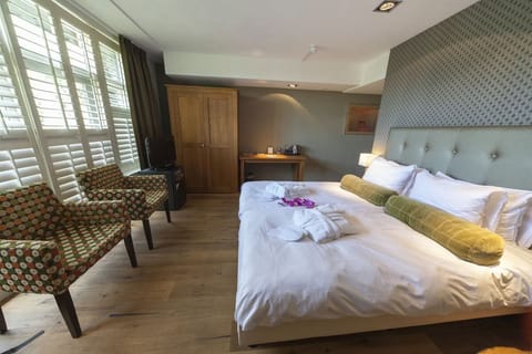 Lounge by the shutters and settle into calm, quiet comfort.