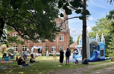 To The Manor Born - Luxury retreat, cinema, hot tub, pool table, beach and Quay House in Poole