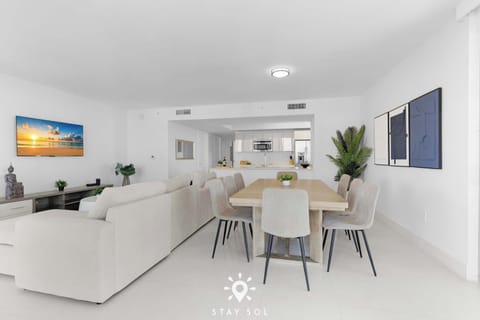 Living room space - Dining 