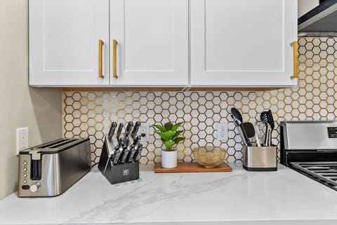 Fully stocked kitchen to meet your needs.