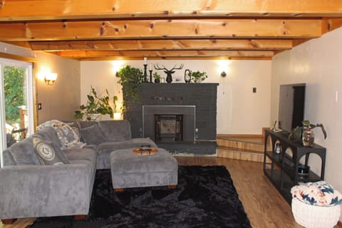 Peaceful Cabin Retreat Near Mayfield Lake- Boating, Fishing, Hunting, Hiking Cabin in Washington