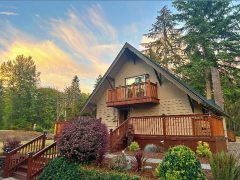 Peaceful Cabin Retreat Near Mayfield Lake- Boating, Fishing, Hunting, Hiking Cabin in Washington