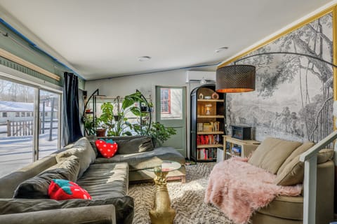 Brandon Vacation Rental | 2BR | 1BA | 800 Sq Ft