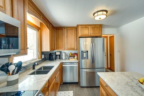 Kitchen | Stainless Appliances I Efficient Layout