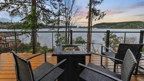 Scenic New Built Waterfront Cabin on Hammersley Inlet Olympic Peninsula Cabin in Shelton