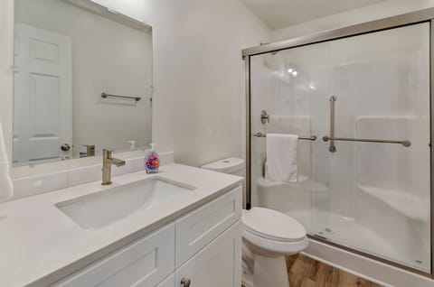 Scenic New Built Waterfront Cabin on Hammersley Inlet Olympic Peninsula Cabin in Shelton