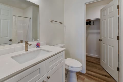 Scenic New Built Waterfront Cabin on Hammersley Inlet Olympic Peninsula Cabin in Shelton