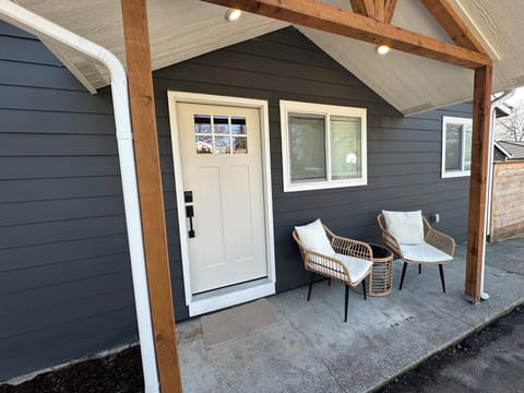 Golden Era Reimagined House in Lake Oswego