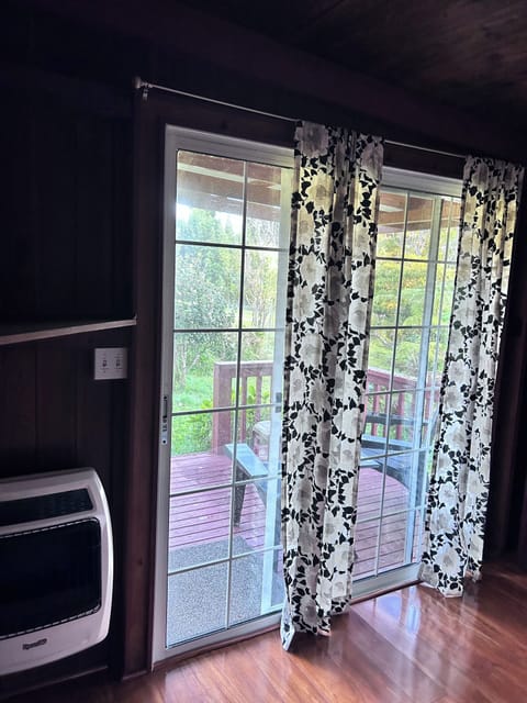 Nene Cottage on Pali'uli Estate by an active Volcano Bed and Breakfast in Volcano