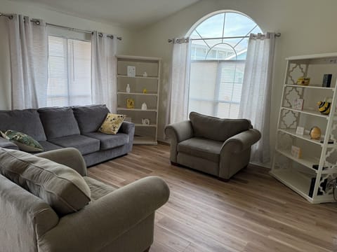 Bee Kind at the Beach — Cottage close to it all Cottage in Alabama