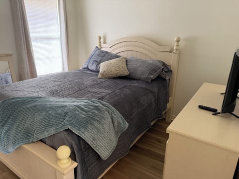 Bee Kind at the Beach — Cottage close to it all Cottage in Alabama