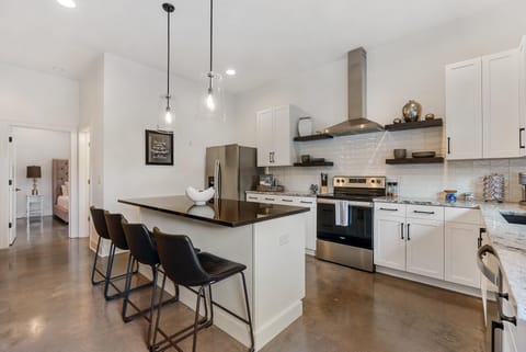 Seating 4 at the island