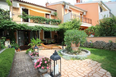 House Bella s lijepim vrtom i whirlpool-om (97489-K1) - Porec House in Poreč