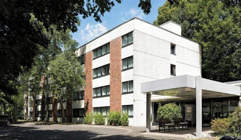 Hotel Exterior [summer]