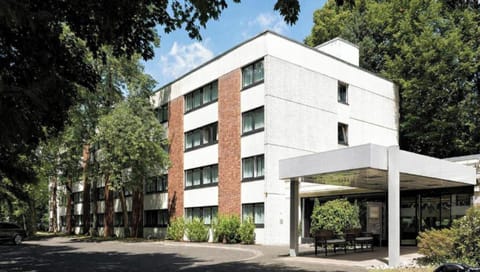 Hotel Exterior [summer]