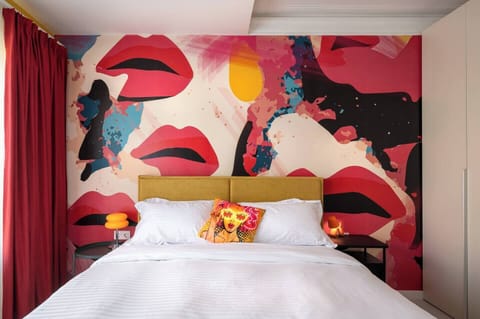 Welcome to The Green Pop — a floor-to-ceiling pop-art lips mural that makes every morning feel like an opening night