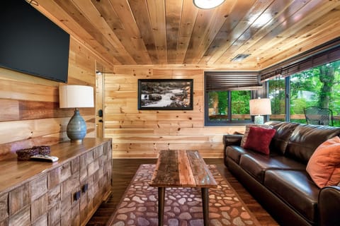 Welcome to Bluff Mountain Cottage!