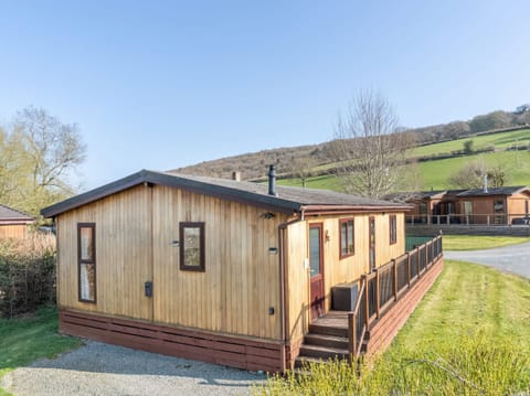 HAZEL LODGE, pet friendly, with a garden in Clun Cottage in Wales