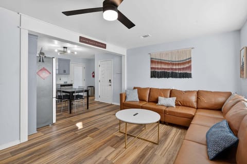 Indoors, Home Decor, Furniture, Table, Coffee Table