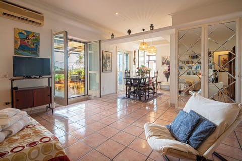 Rome Big Terrace Grand House 6 people 3 bathrooms 3 rooms for a wonderful stay Apartment in Rome